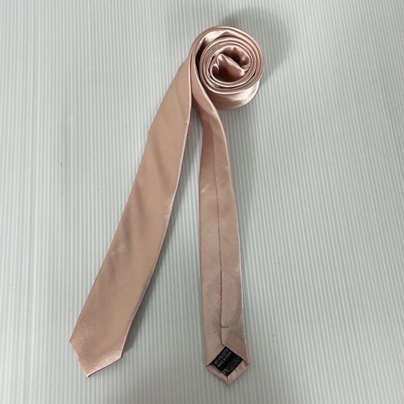 Champagne colored skinny tie - Picture 5 of 10